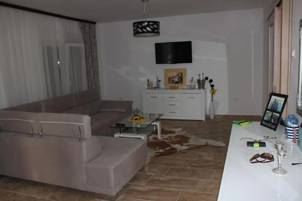 Villa Leona Vir